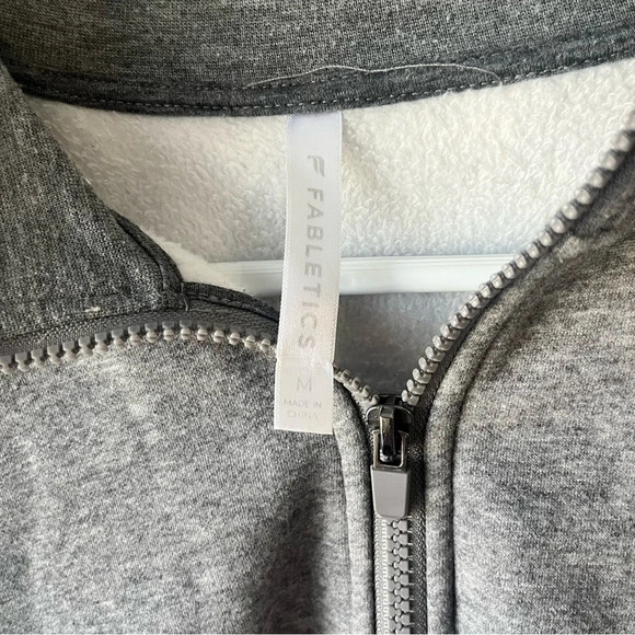 Fabletics Grey Crop 1/2 Zip Athletic Sweater Pullover Size Medium - Picture 2 of 3